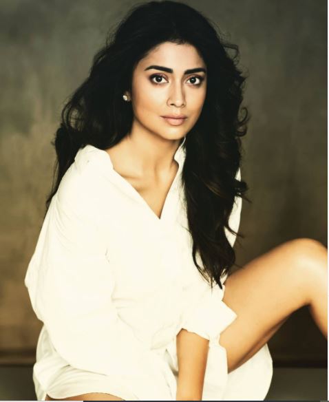 Shriya Saran Latest Stills Goes Viral,Shriya Saran