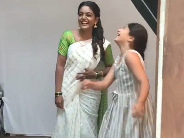 Premi Viswanath And Krithika Enjoys In Karthika Deepam Set