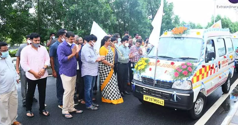 వైసీపీ ఆగ్రహం..  జీటీవీ 10 అంబులెన్సులు డొనేట్ చేసింది ?