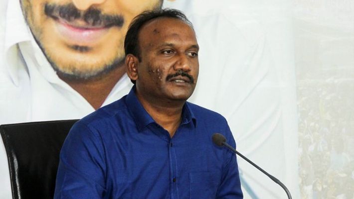 సర్వే లో తేలిన నిజాలు.. ఆమంచి  వైపే జగన్ చూపు