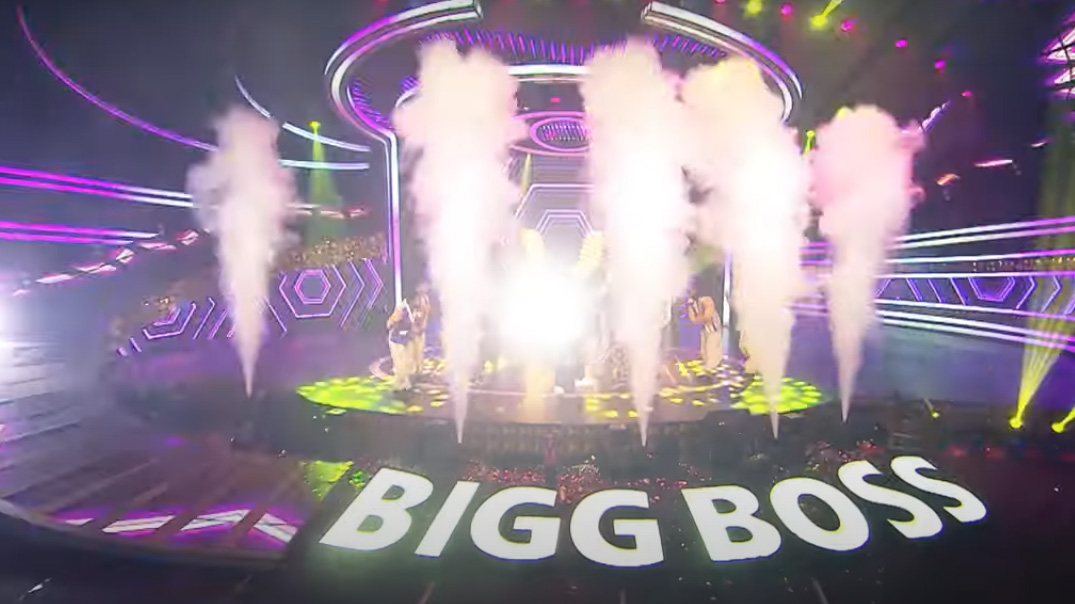 controversial singer to give entry into bigg boss 4 tamil house