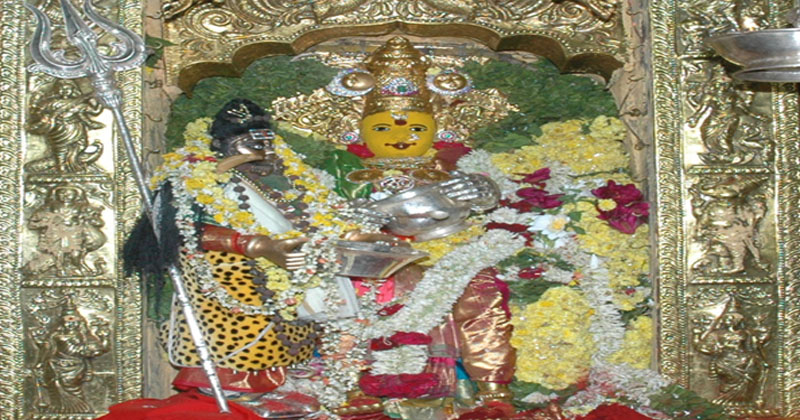 మూడో రోజు గాయత్రీమాతాగా దుర్గాదేవి !