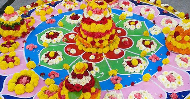 బతుకమ్మ పండుగ వెనుక కథ ఇదే !