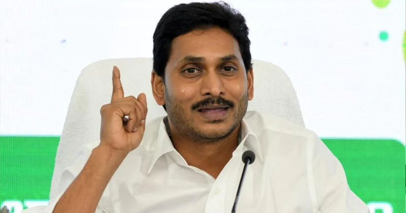 చక్రం తిప్పిన జగన్..  టీడీపీకి దూరంకానున్న మరో రెండు పెద్ద కుటుంబాలు