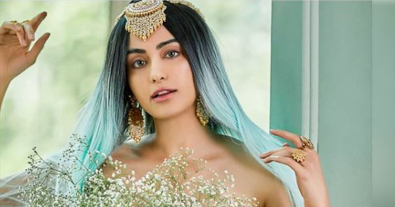 అందాల ఆరబోతలో కొత్త పుంతలు.. అర్ధనగ్నంగా అదాశర్మ!!