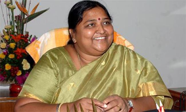 చంద్ర బాబు కి ,జగన్ కి ఒకేసారి షాక్  ఇవ్వబోతున్న పనబాక లక్ష్మి