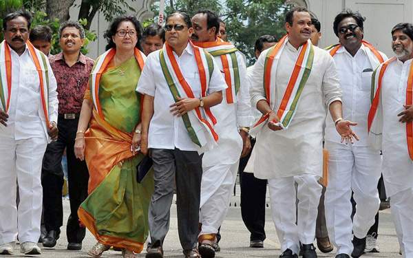 తెలంగాణ పీసీసీకి మతిమరుపు వ్యాధి