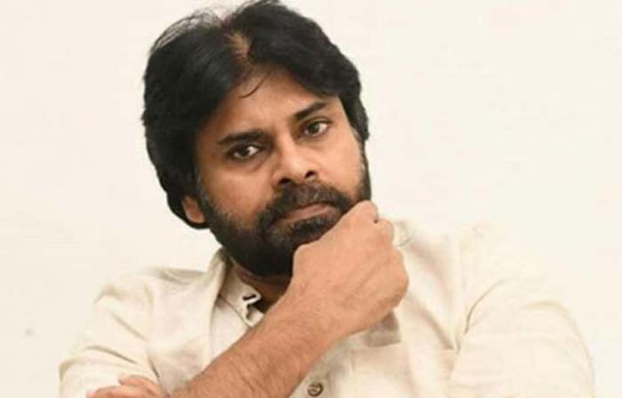 ఎందుకయ్యా పవన్ వాళ్లతో అలా ఆడుకుంటున్నావ్
