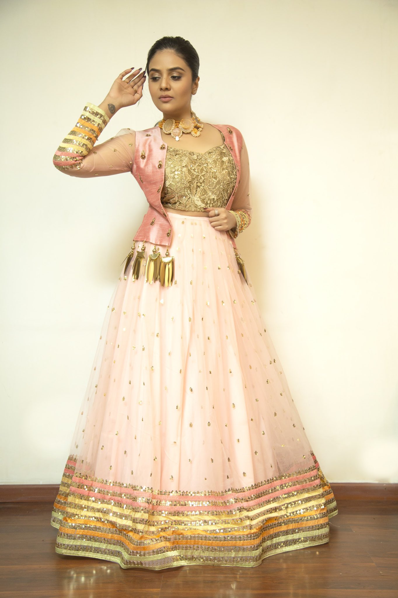 sreemukhi New HD Wallpapers sreemukhi New HD Wallpapers