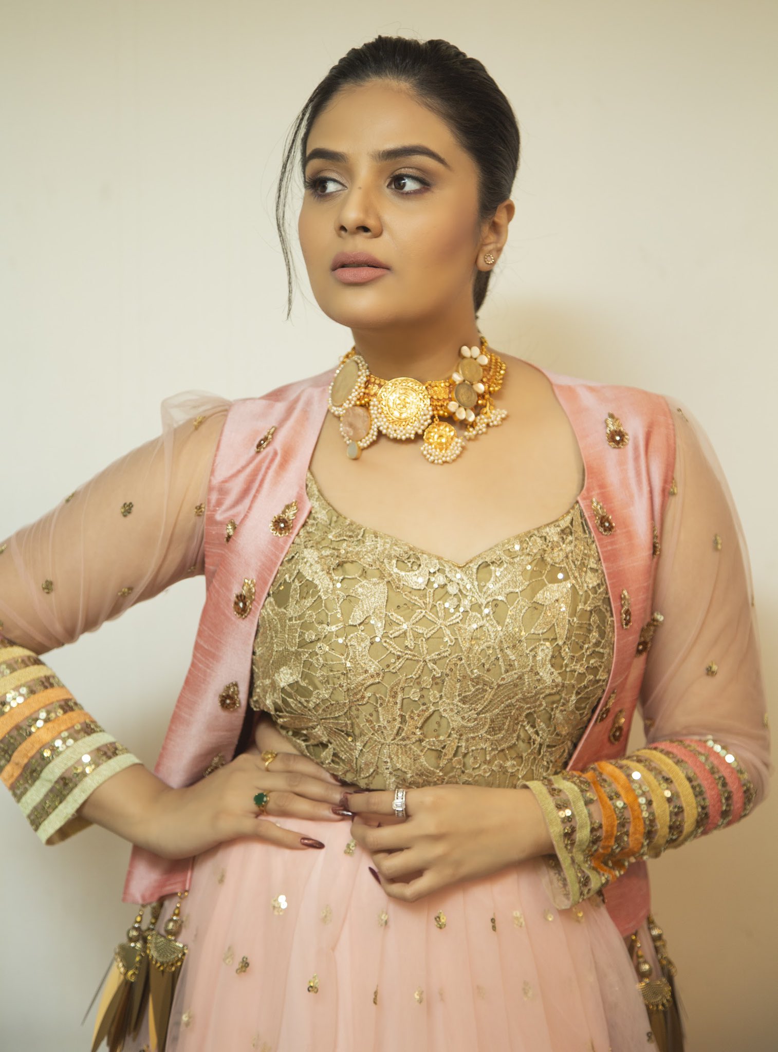 sreemukhi New HD Wallpapers sreemukhi New HD Wallpapers