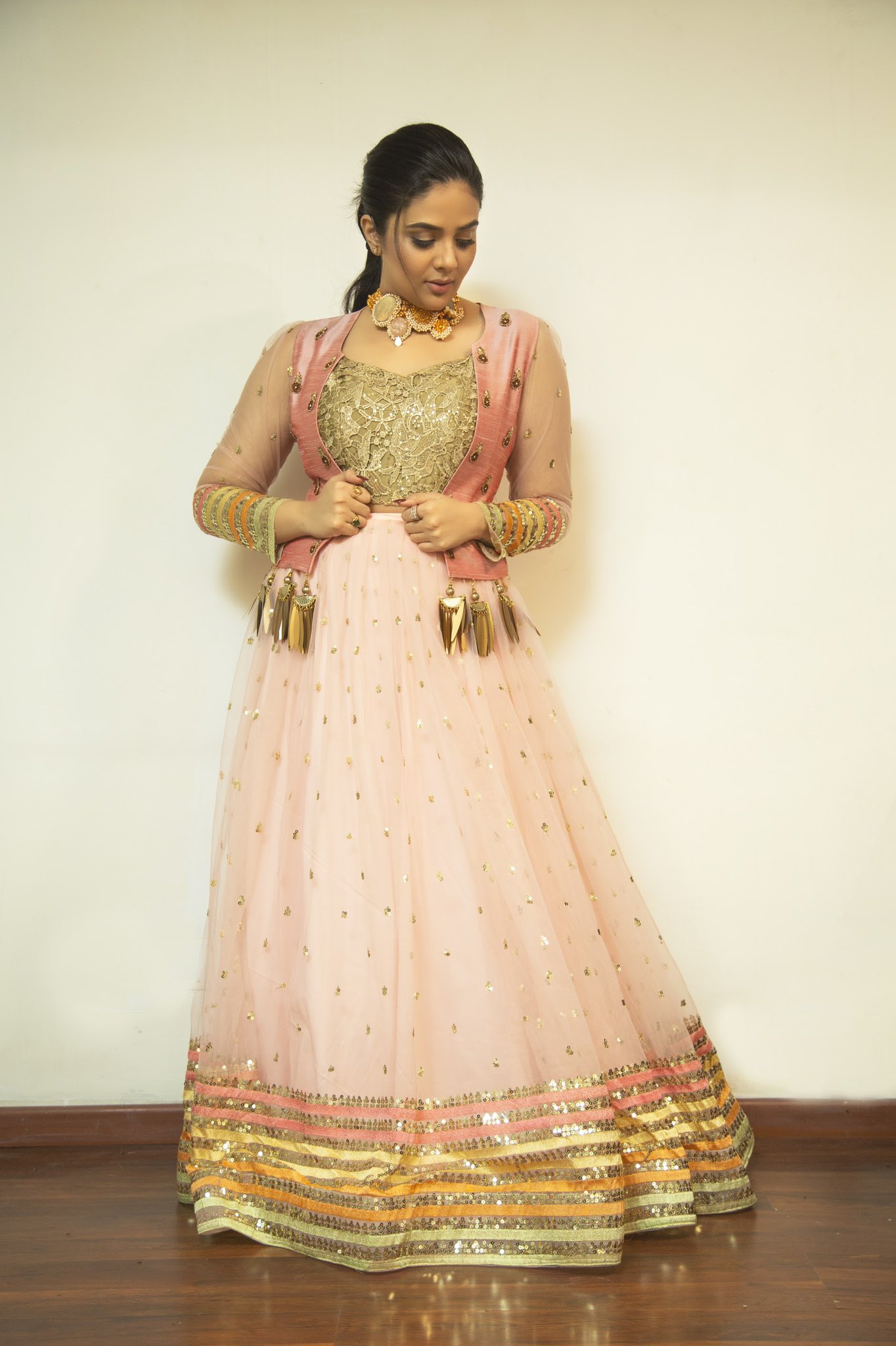 sreemukhi New HD Wallpapers sreemukhi New HD Wallpapers