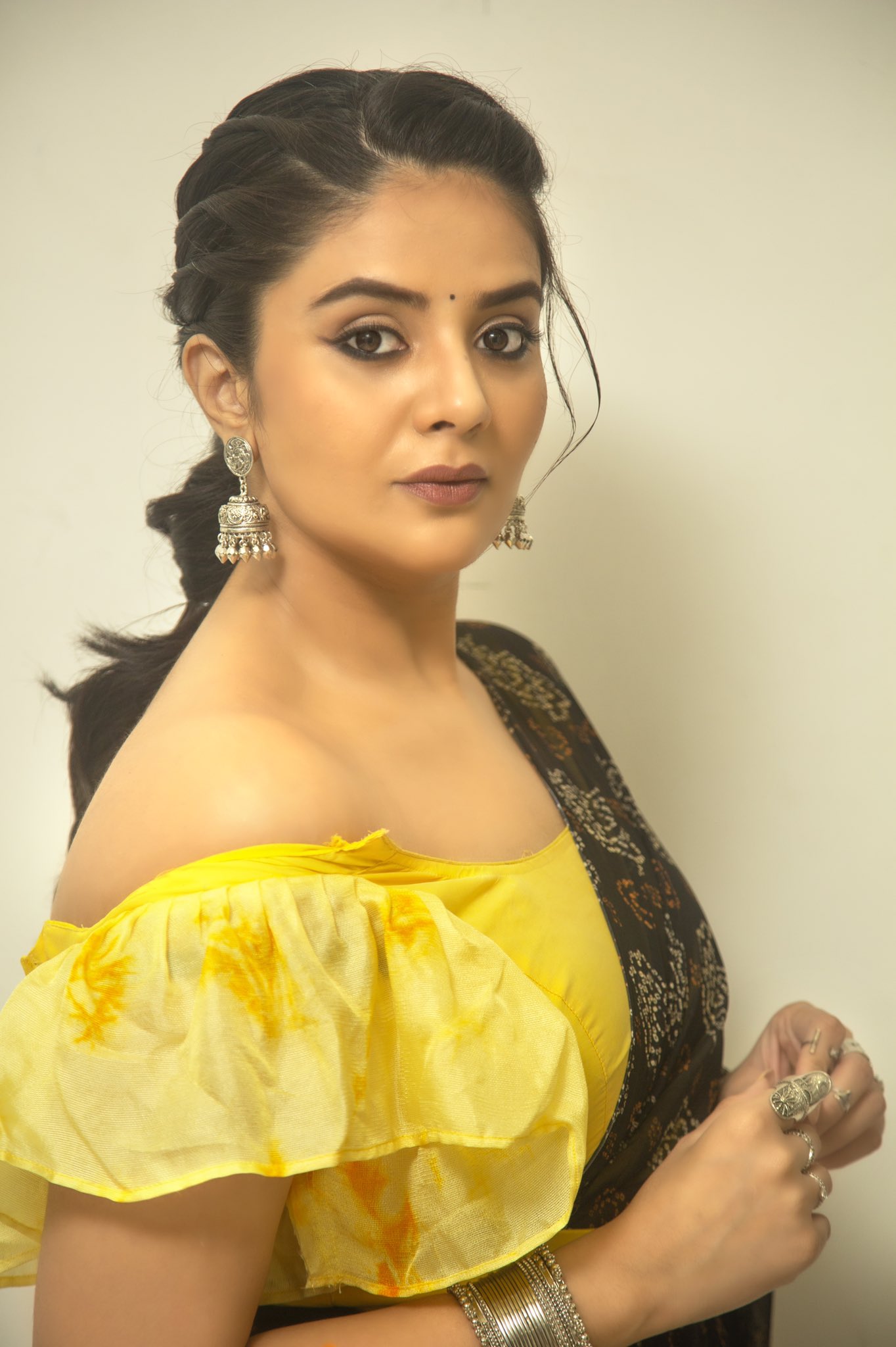 sreemukhi New HD Wallpapers sreemukhi New HD Wallpapers