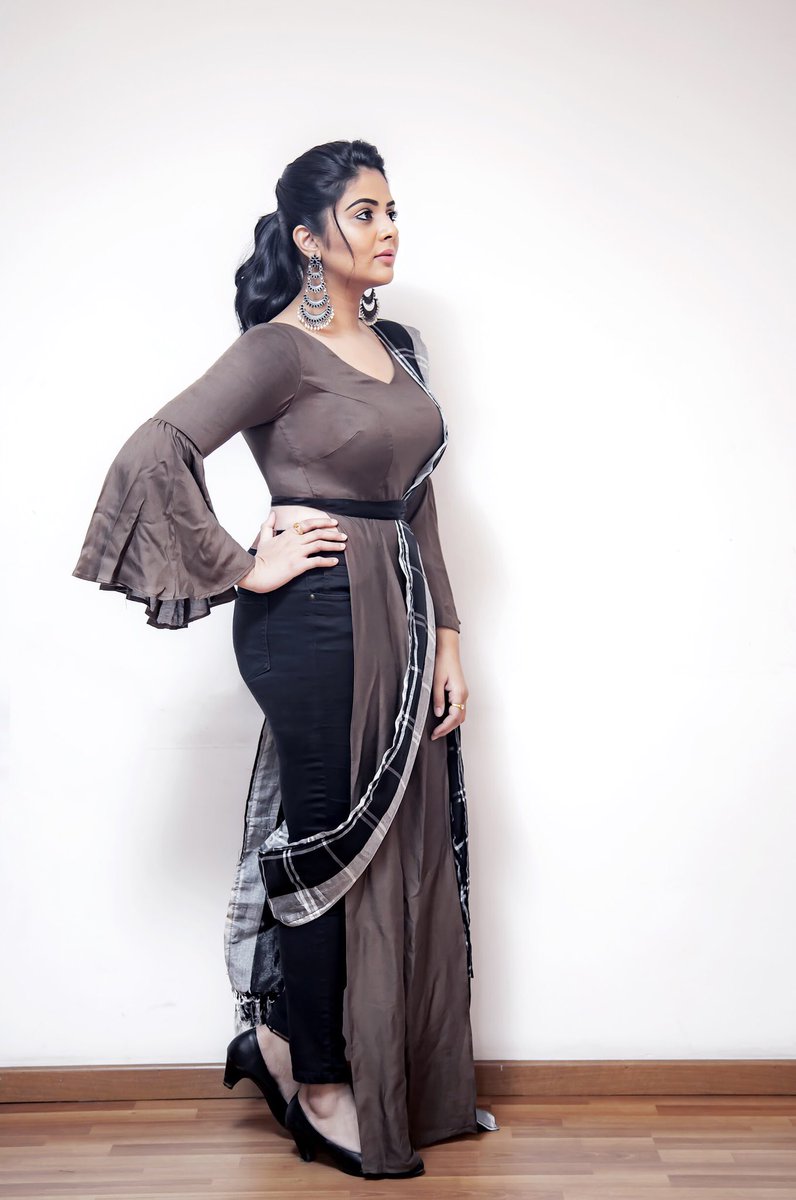 sreemukhi New HD Wallpapers sreemukhi New HD Wallpapers