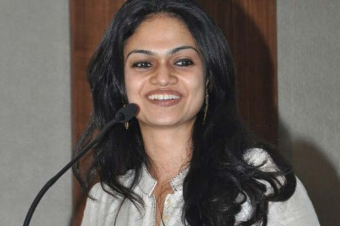 controversial singer to give entry into bigg boss 4 tamil house