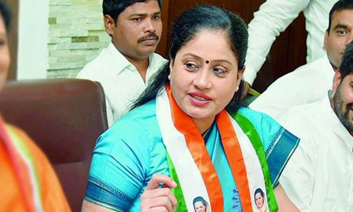 “విజయశాంతి” కోసం ఆ పార్టీ వారు అంతలా వెనుక పడటానికి… కారణం ఇదేనా !