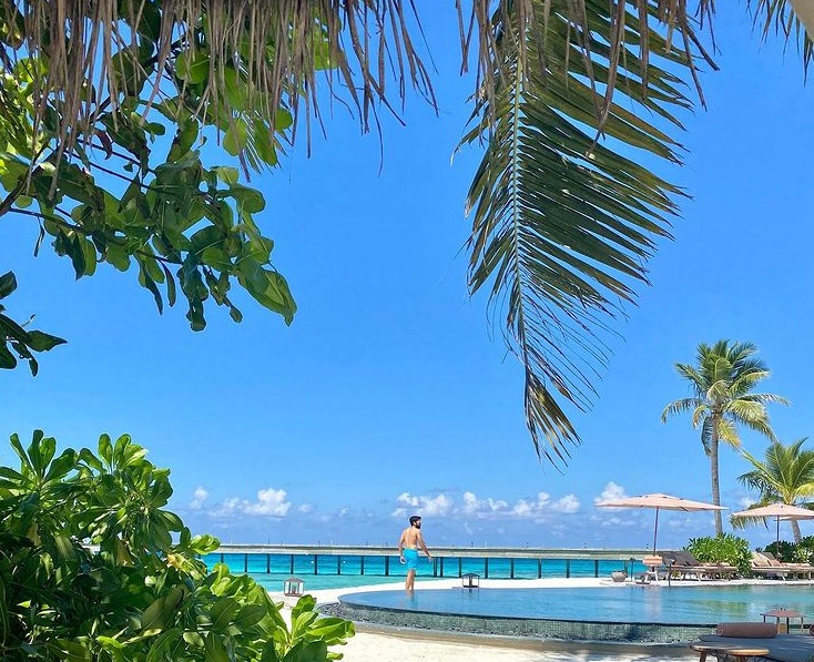 Samantha Akkineni shares Naga Chaitanya Shirtless Pic In Maldives