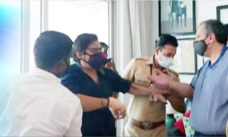 విధులకు భంగం కలిగించాడని అర్ణబ్ పై మరో కేసు