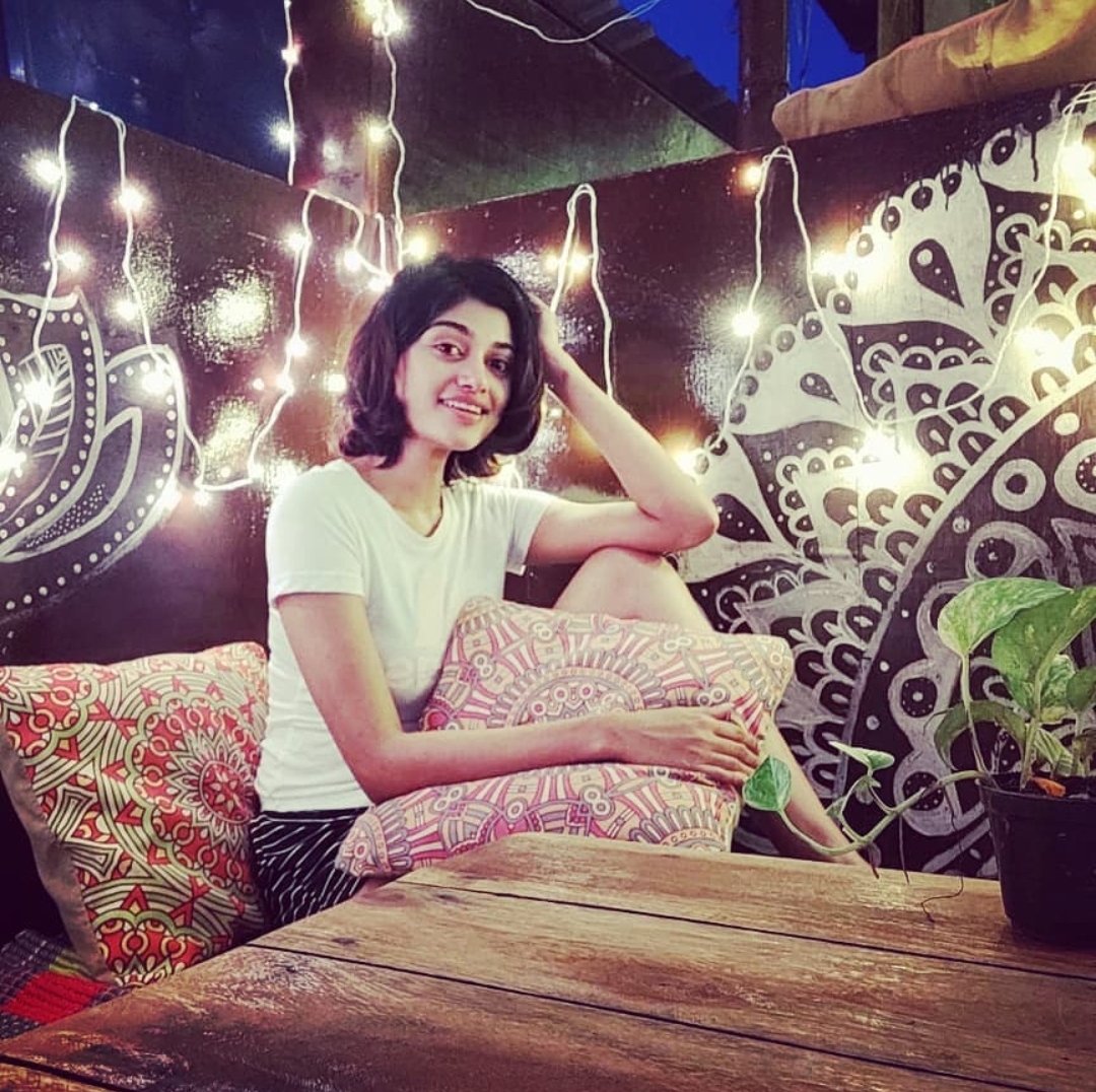 Oviya Cute Wallpapers