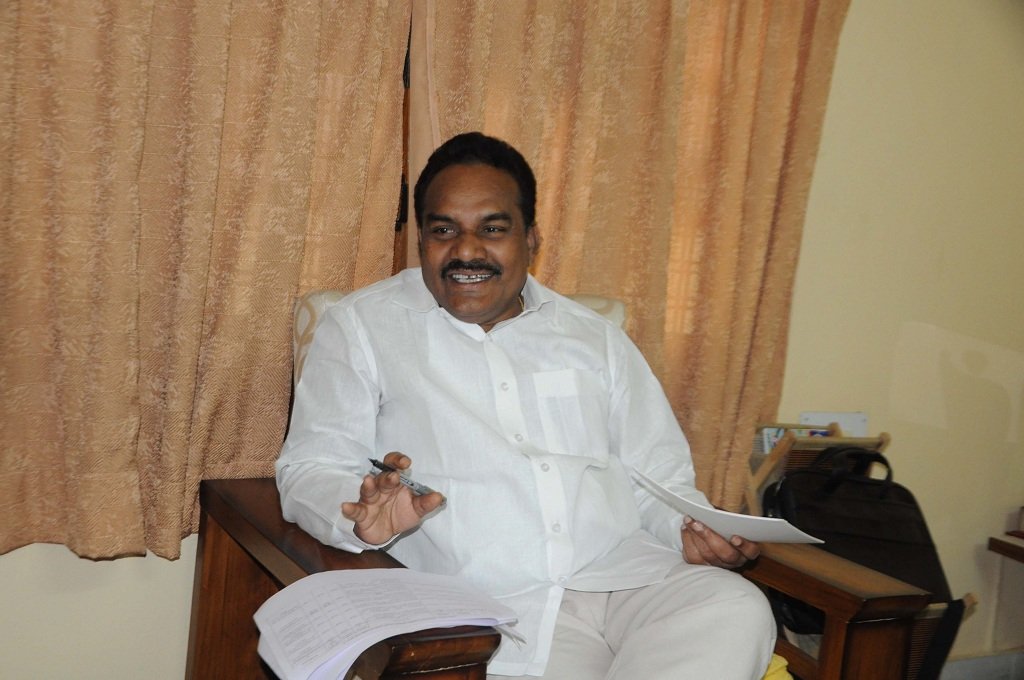 ఓహో అందుకా మాజీ ఎంపీ అజ్ఞాతం వీడింది