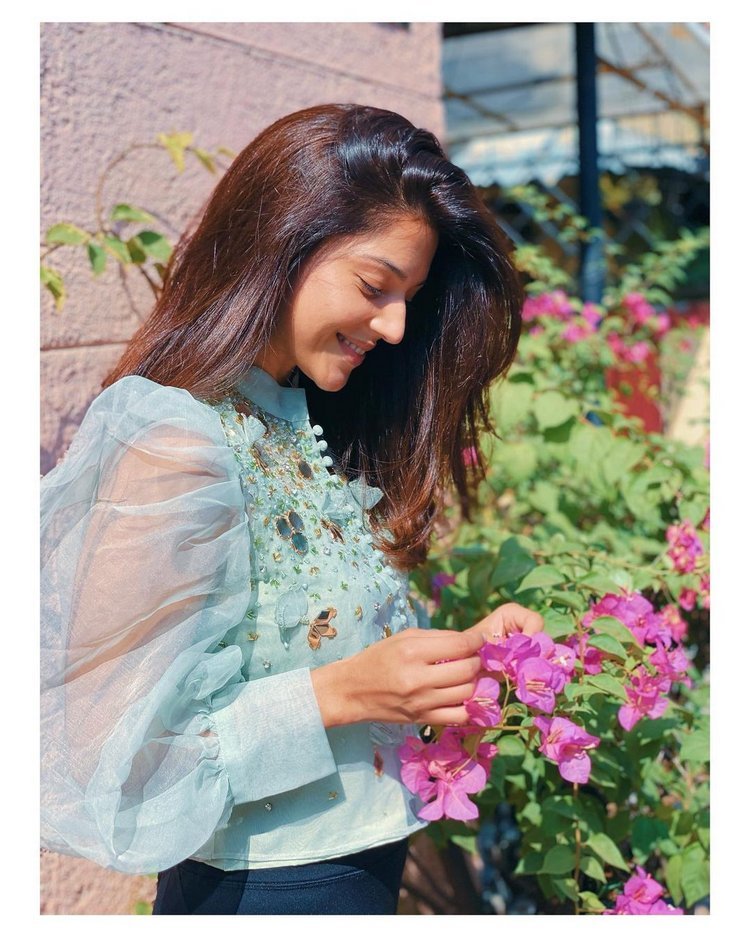 Mehreen pirzada Amazing Photos