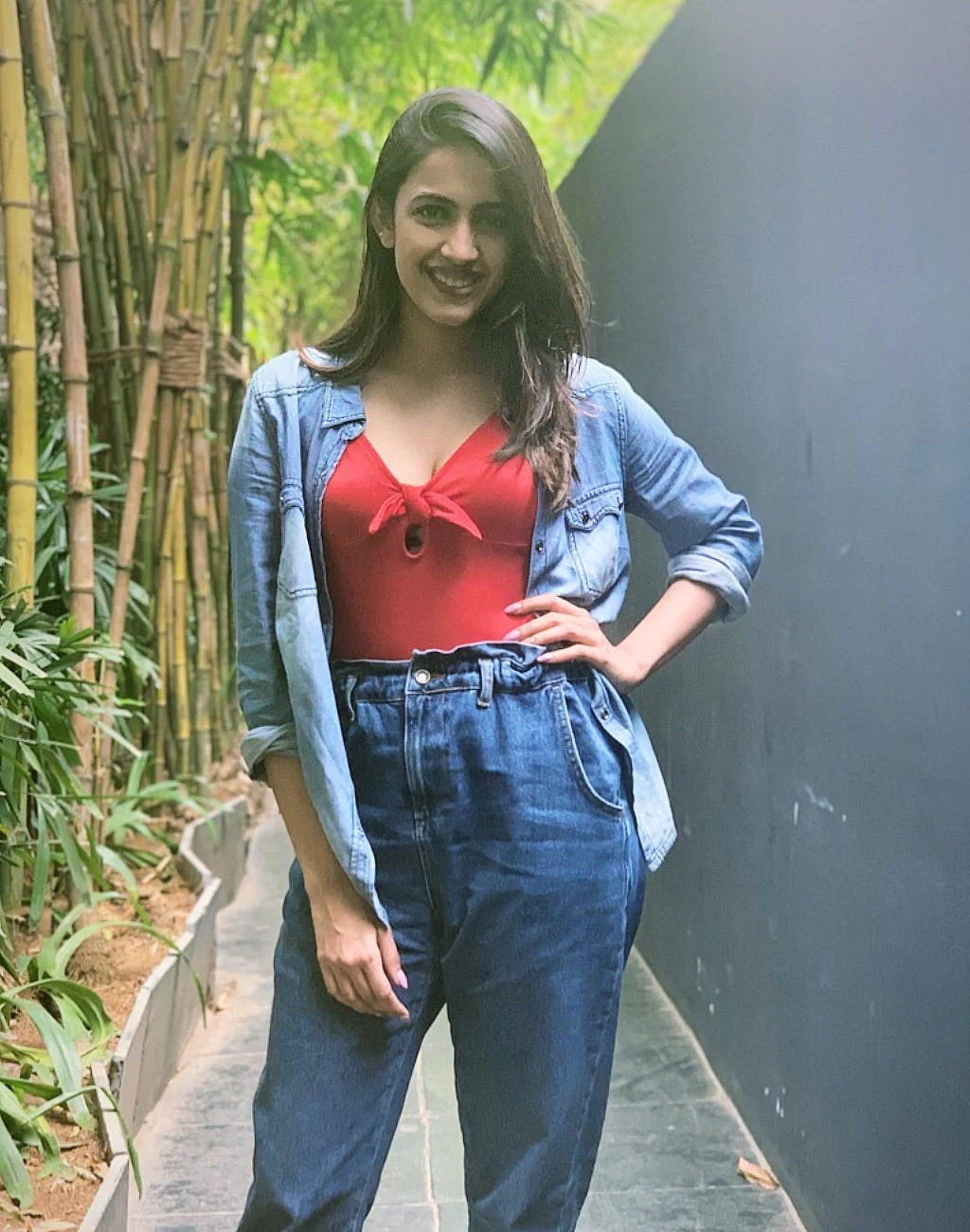 niharika glamorous shakes social media