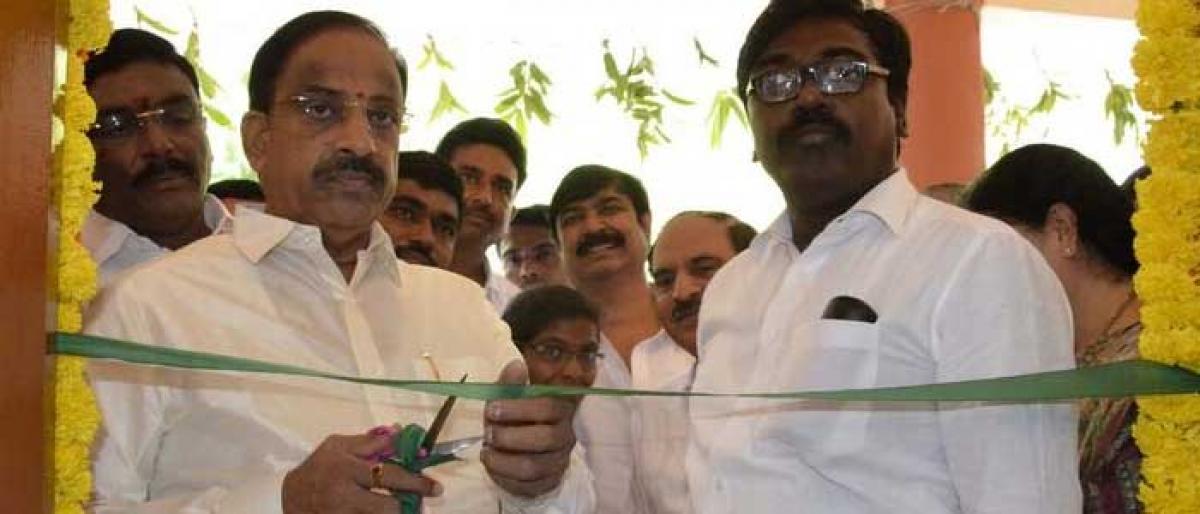 ఖమ్మం ఖిల్లాలో నాడు తుమ్మల, నేడు పువ్వాడ