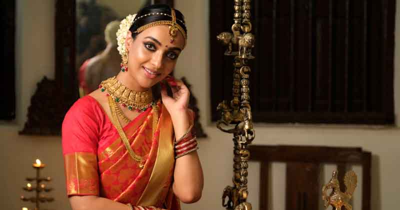 వరుసగా రెండు బాలీవుడ్ ఆఫర్లు.. కొత్త హీరోయిన్ రచ్చ మామూలుగా లేదు!!