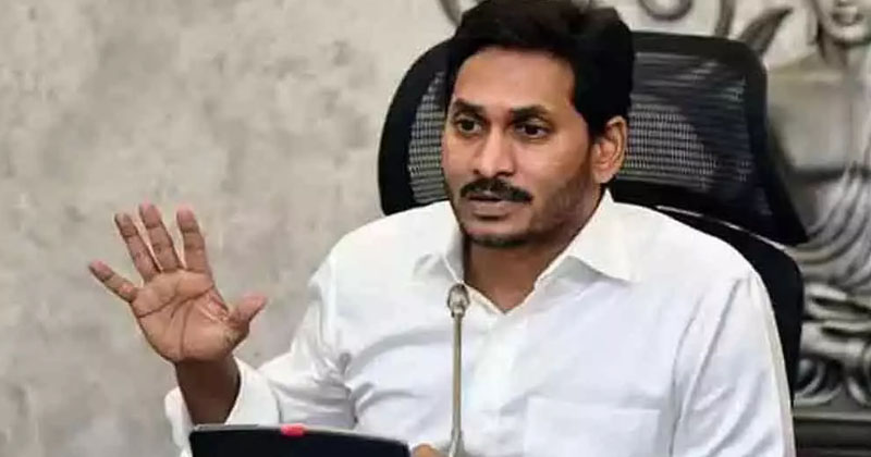 జగన్ కొట్టిన దెబ్బకు ఆ రెండు కుటుంబాలు విచ్ఛిన్నమైపోయాయి  