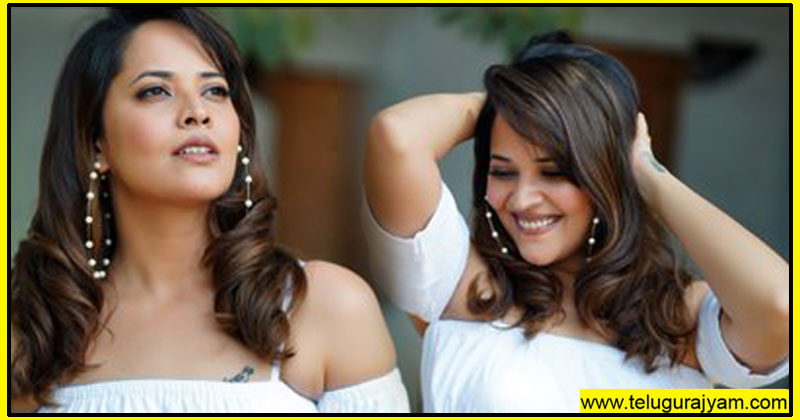 తెల్లటి దుస్తుల్లో అప్సరసలా ఉన్న అనసూయ.. ఫోటోలు వైరల్