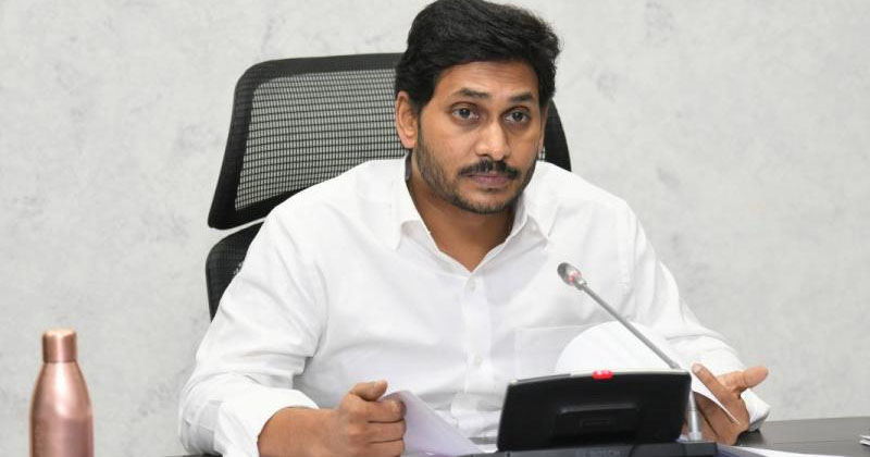 తనను అష్ట కష్టాలు పెట్టిన ఆ కుటుంబంతో జగన్ చేతులు కలుపుతారా ?