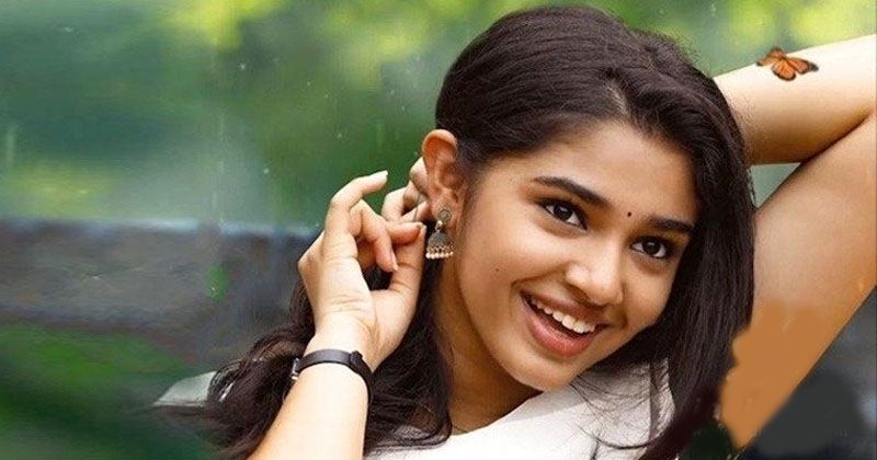 అంత ఇస్తేనే చేస్తానంటోన్న ఉప్పెన భామ.. ఇది మరీ చాలా ఓవర్!!