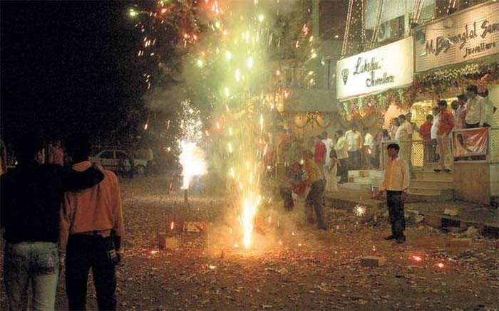 దీపావళికి టపాసులు కాల్చొద్దు.. హైకోర్టు ఆదేశాలు