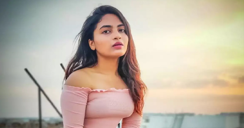 Bigg Boss 4 Telugu: అమ్మ నాన్నలు విడిపోయారు.. ఆ సమయంలో ఓ వ్యక్తి దగ్గరయ్యాడు : హారిక