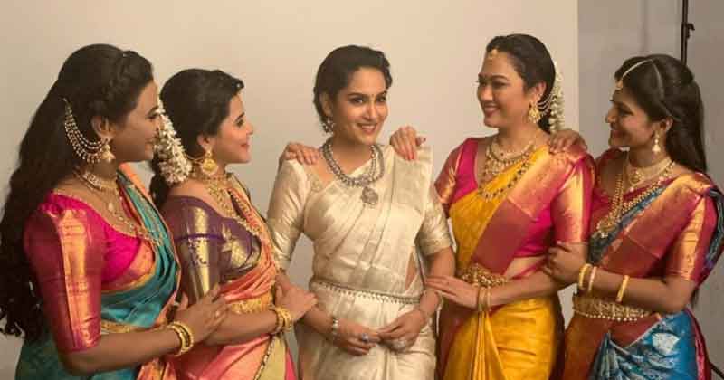 అందర్ని కలిపి భలే వాడేస్తున్నారు.. బిగ్ బాస్ బ్యూటీల హవా!