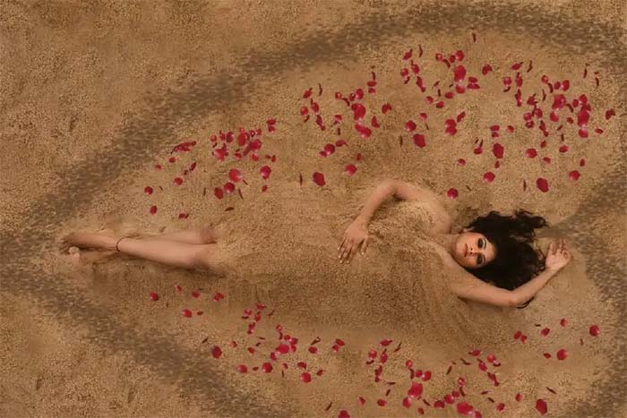 వామ్మో.. చలికాలంలో కాకరేపుతున్న బిగ్ బాస్ బ్యూటీ.. ఫోటోలు వైరల్