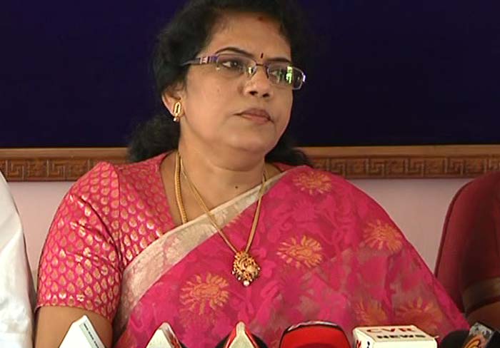 killi kruparani shock to cm ys jagan