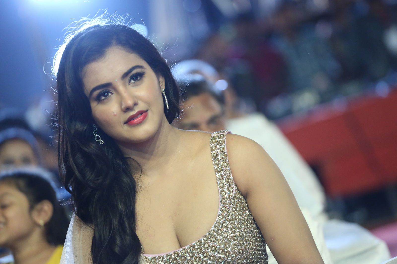 ఈ సినిమా గనక హిట్ ఇవ్వకపోతే ఇక టాలీవుడ్ నుంచి సర్ధేసుకుంటుందేమో ..?