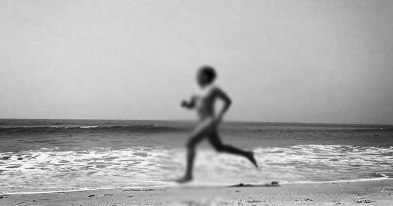 న‌గ్నంగా ప‌రిగెత్తిన న‌టుడు.. ఎఫ్ఐఆర్ న‌మోదు చేసిన పోలీసులు