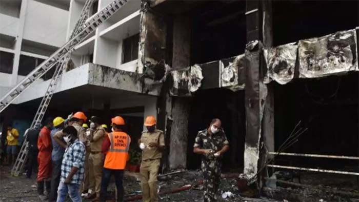 విజయవాడ స్వర్ణ ప్యాలెస్ కేసు.. డాక్టర్ రమేశ్ కు షాకిచ్చిన హైకోర్టు?