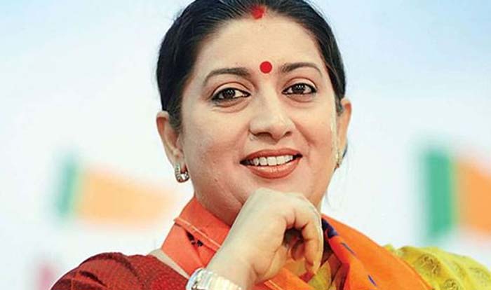 రావడం రావడమే టీఆర్ఎస్ పై విమర్శల బాణాలు సంధించిన స్మృతి ఇరానీ?