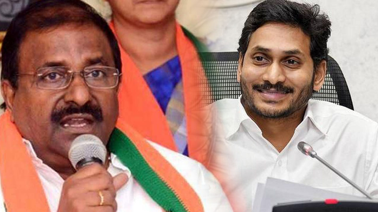 సోము వీర్రాజు జోకులకి పడీ పడీ నవ్వుతున్న జగన్ ?