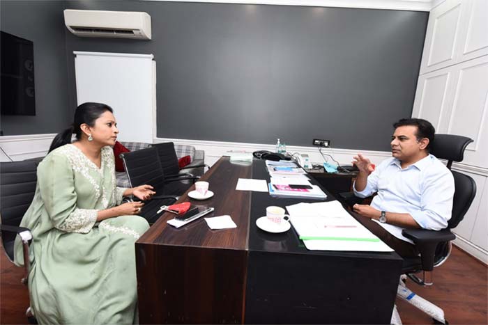 కేటీఆర్ సర్.. గలగలా మాట్లాడే నా నోరు మూయించారు.. యాంకర్ సుమ ట్వీట్ వైరల్