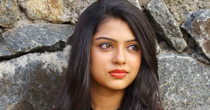 పెళ్లి వార్తలపై ఫన్నీ కామెంట్స్ చేసిన వర్ష బొల్లమ్మ.. పెళ్లి వార్తలను ఖండించిన నటి?