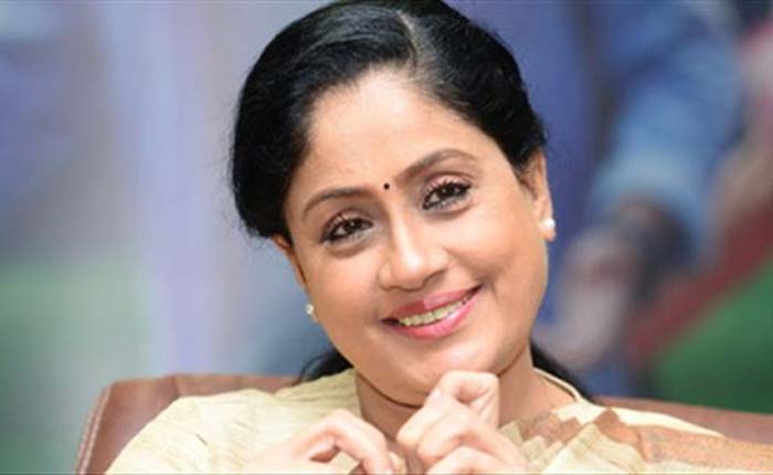 ఇంకా రెండే రోజులట.. బీజేపీలో చేరడానికి ముహూర్తం ఫిక్స్ చేసుకున్న రాములమ్మ?