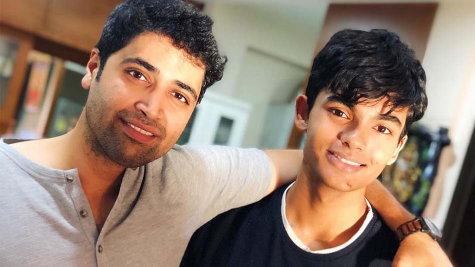 పవర్ స్టార్ కొడుకు సినిమాలో ఎంట్రీ ఇచ్చాడా .. ఈ సీక్రెట్ ఎందుకు బయటకి రావడం లేదు ..?