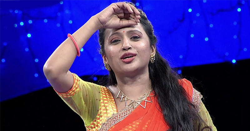 విలన్లతో కలిసిపోయిన సుమ.. ల్యాండ్ సెంటిల్‌మెంట్‌లో రచ్చ!