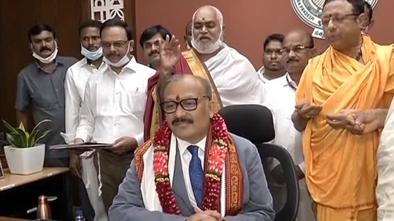 ఏపీ సీఎస్ గా భాద్యతలు తీసుకున్న ఆదిత్యనాథ్ దాస్