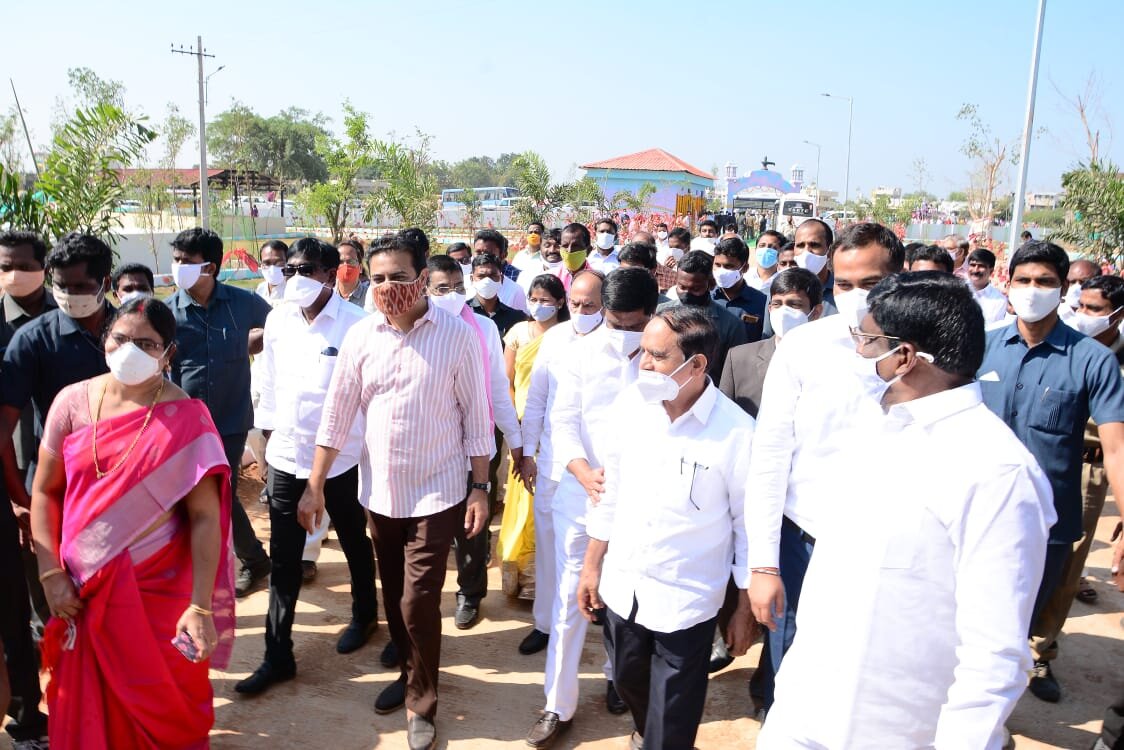 కేటీఆర్ పర్యటనకు ఖమ్మం జిల్లా అడుగడుగునా అంతరాయం… ఒకవైపు బీజేపీ, మరొవైపు కాంగ్రెస్ దాడి