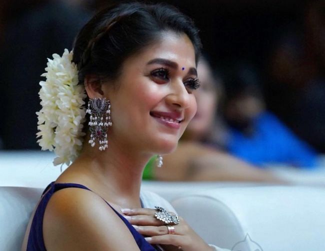 నయనతార రేంజ్ హీరోలకి కూడా లేదంటున్నారు ..?