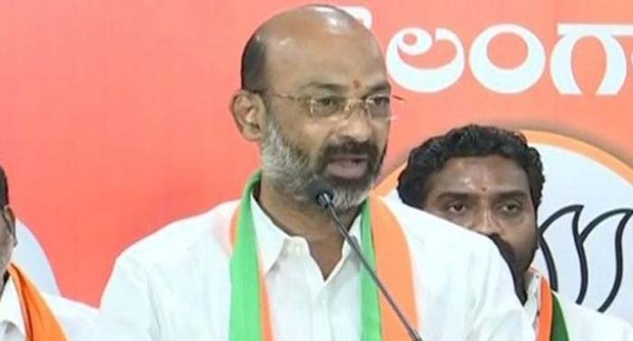 ఉద్యోగాలు లేవు.. గిద్యోగాలు లేవు.. అంతా డ్రామా.. కేసీఆర్ పై బండి సంజయ్ ఫైర్?